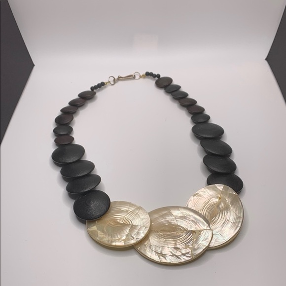 ♥️SALE! 3for$15 Vintage Black and Cream Seashell Necklace 16” - Picture 4 of 7